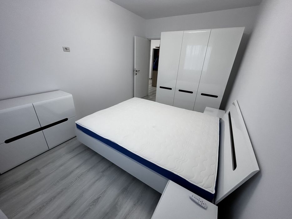 Inchiriez apartament 3 camere 2 bai si loc parcare + terasa