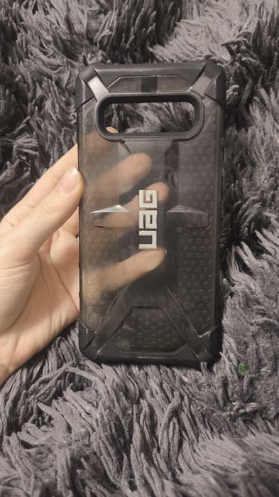 продам чехол UAG на Samsung s10+