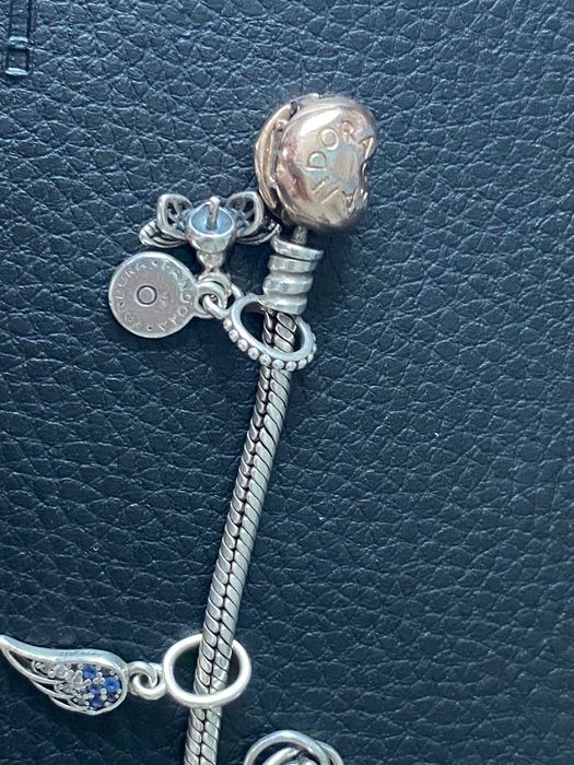 Гривна Pandora с талисмани