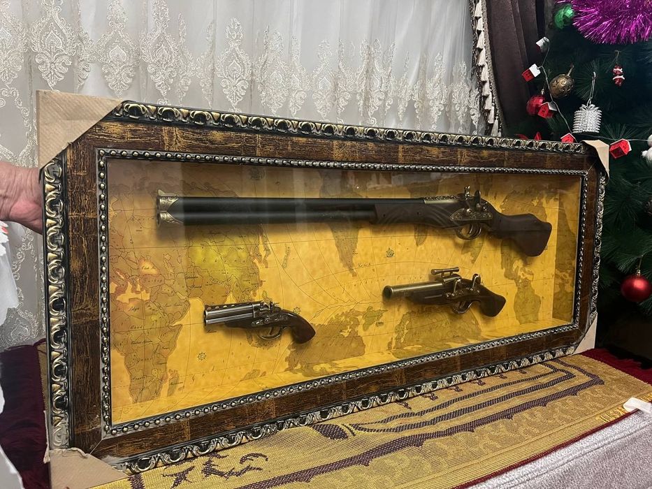 Продаю декоративный набор старинного оружия в рамке.
Размеры:

Длина: