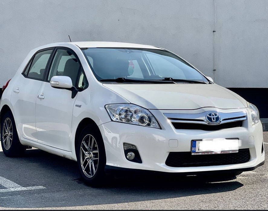 Vând Toyota Auris hybrid 2011