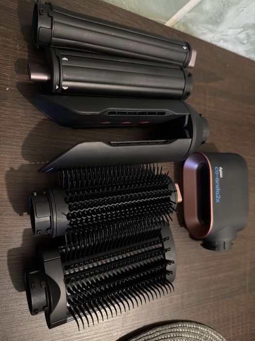 Vand placa Dyson cu toate accesorile, nou nouta!