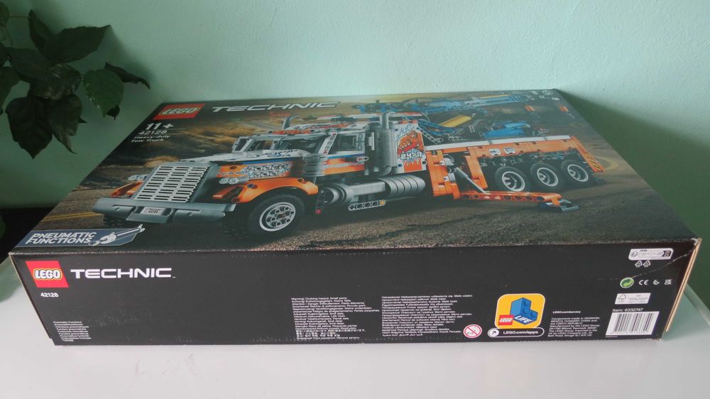 LEGO Technic 42128 Heavy-Duty Tow Truck