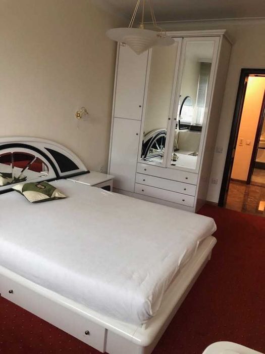 Продава се Тристаен апартамент в София, Лозенец - 190 кв.м за 1132 €/кв.м - Снимка #1