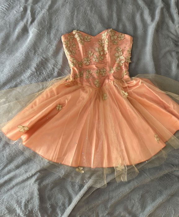 Rochie de seară scurtă roz-piersică cu dantelă 3D