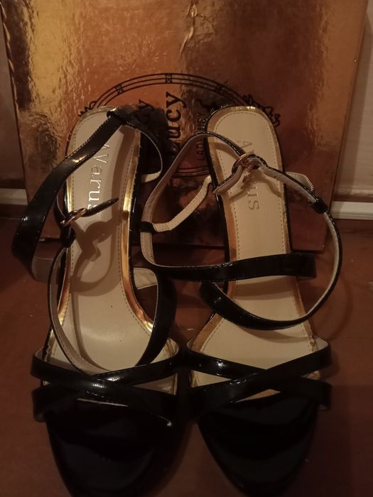 Продам несколько пар туфель