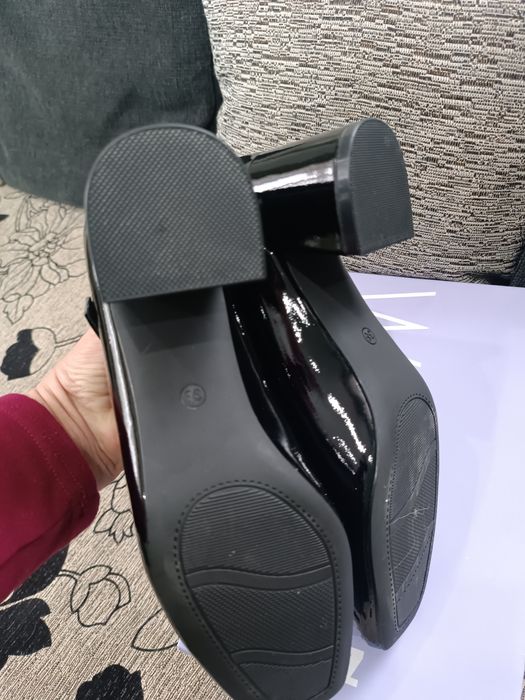 Нови елегантни дамски обувки