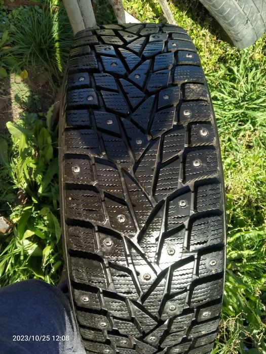 Продам зимнюю резину.