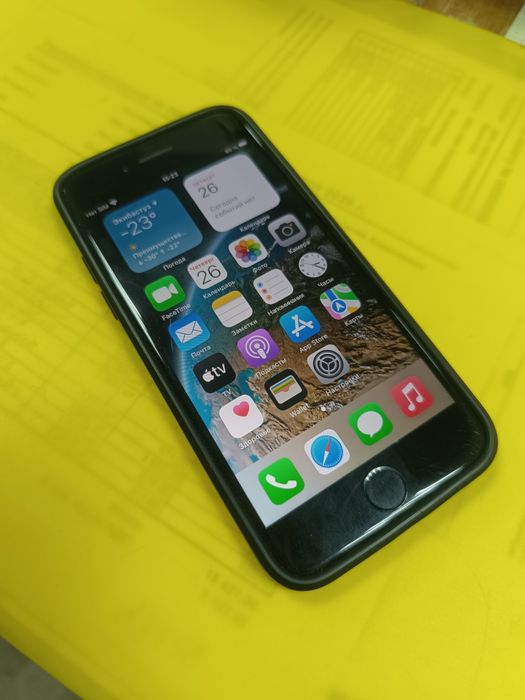 Продам айфон 8..