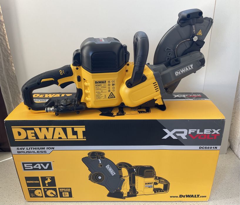 DeWALT DCS 691 XR.  FLEXVOLT 54V. / Drujba de Beton, Original Nou !