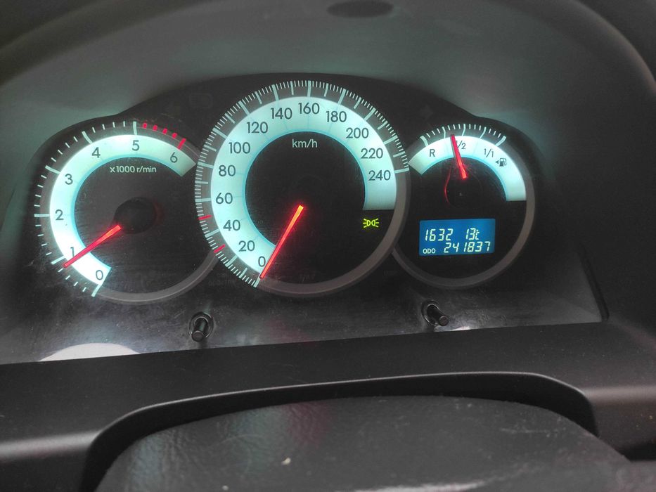 Toyota Corolla verso 2.2D-CAT/D4D 177 к.с.