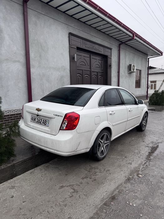 Lasetti avtomat sotiladi srochni