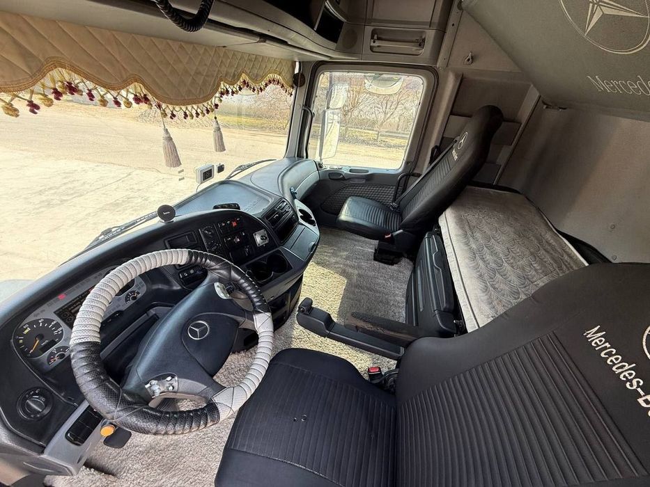 Мерседес актрос отличный состояние