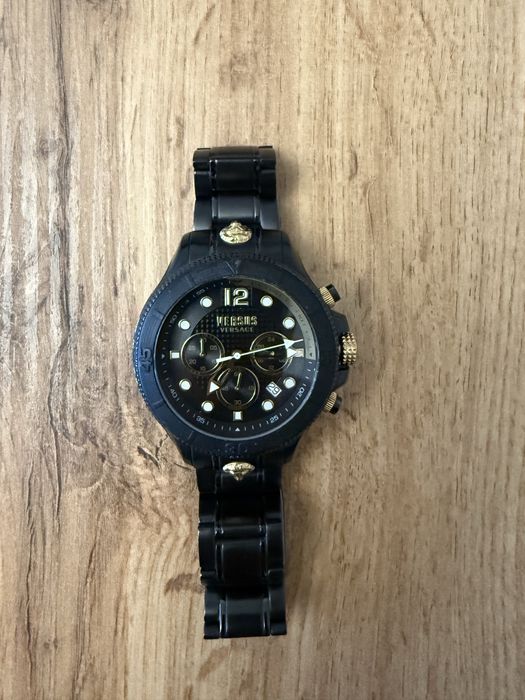 Ceas versace versus
