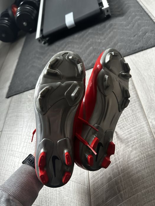 Професионални бутонки nike mercurial