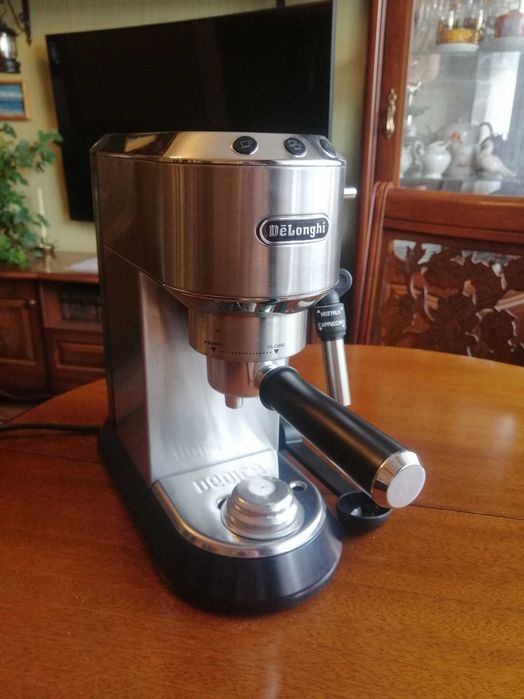Кофеварка Delonghi.