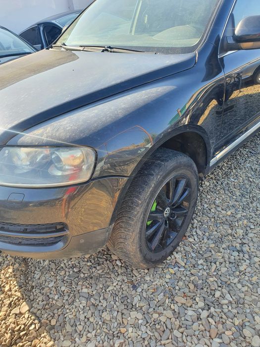 Dezmembrez Vw Touareg motor 3.0 tdi V6 223 cp cod BKS an 2006 lampa stop tripla spate interior complet din piele pompa injectie motoras stergatoare