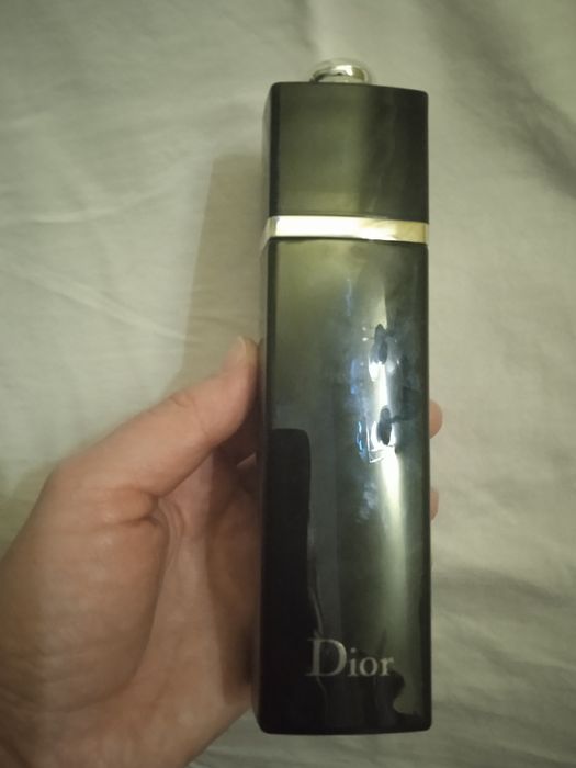 Christian Dior продается