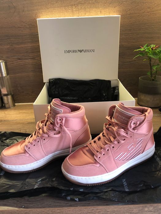 Продавам сникърси Emporio Armani