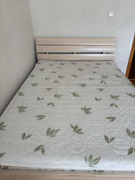 Продам кровать 140×200 с матрасом