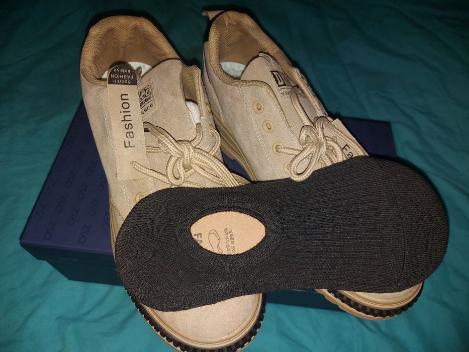 Кроссовки новые демисезонные