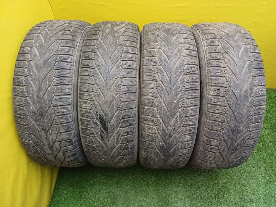 Шины 245/70 R16 Nokian комплект.