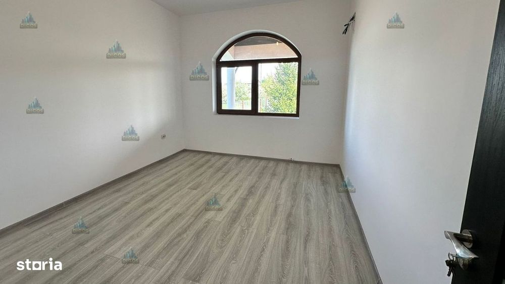 Vilă de vânzare 1500 mp teren