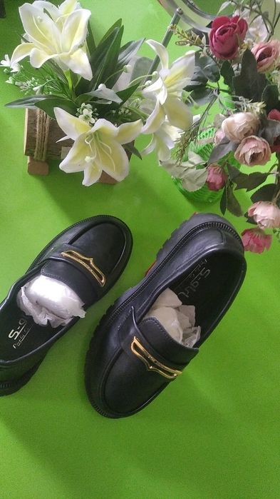 Ayollar oyoq kiyimlari