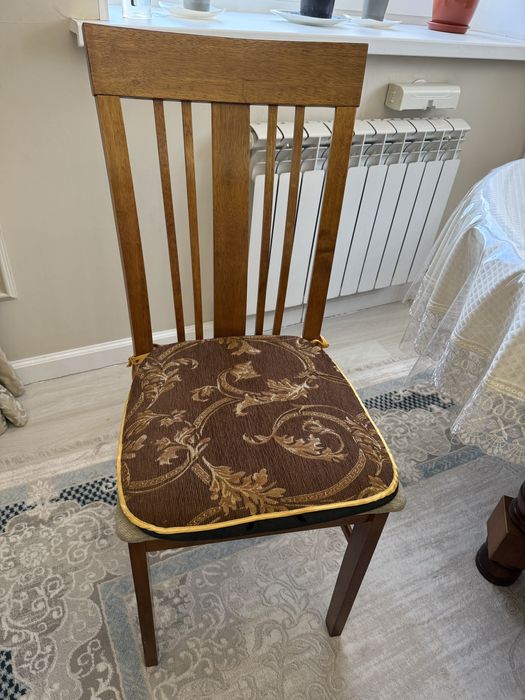 Стол сос стулями 6 шт …..