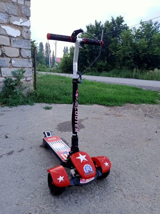Продам самокат в отличном состоянии.