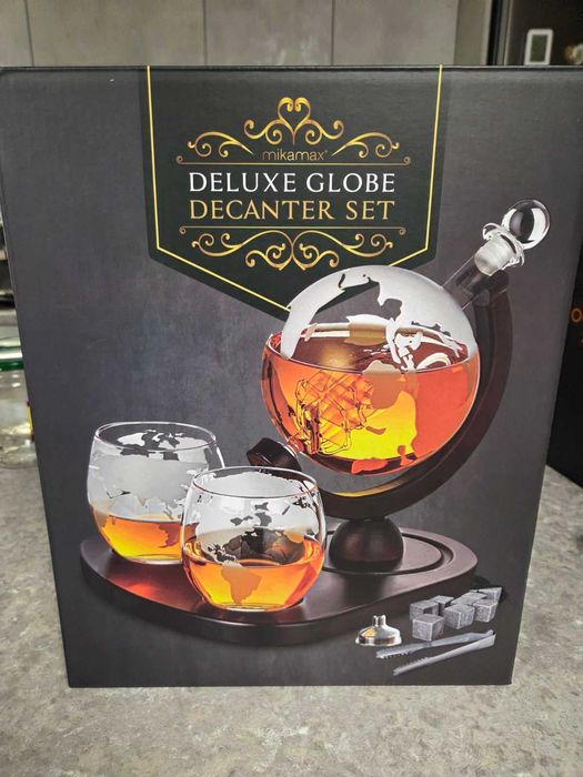 Чисто нов луксозен декантер сет за алкохол.
