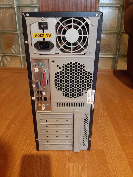 Компютър настолен