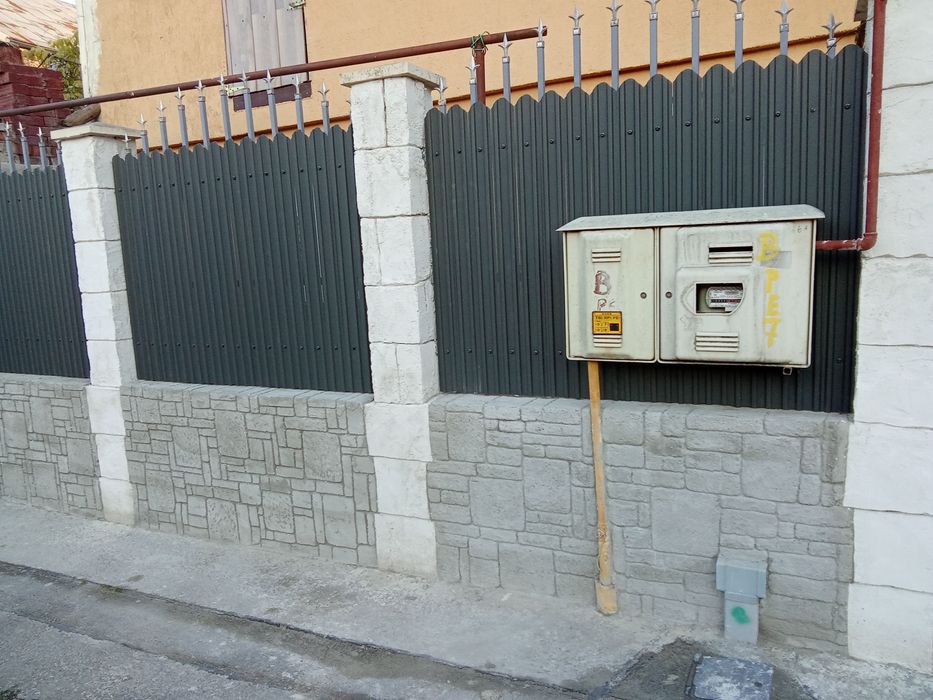 Executam beciuri, garduri fundații dulgherie acoperișuri, tencuiala gard, tencuiala beci decorativă