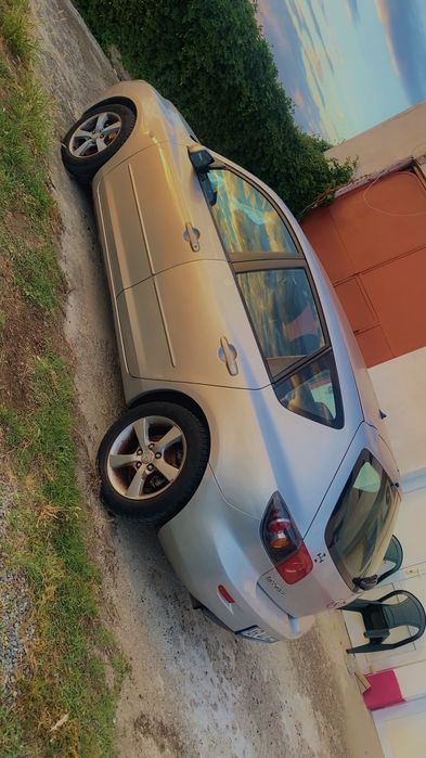 Vănd mazda M1 2004