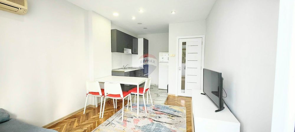 Дава се под наем Тристаен апартамент в Варна, Гръцка махала - 68 кв.м за 612 € - Снимка #2