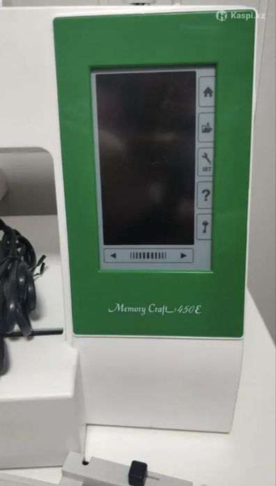 Вышивальная машина Janome Memory Craft 450E.