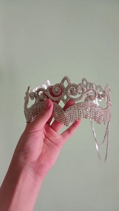 Diadema tilaqosh kelinlar uchun