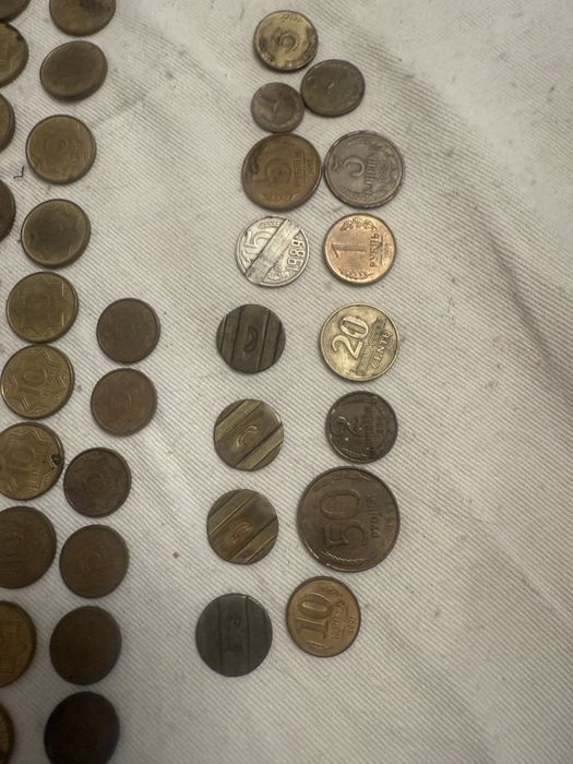 Монеты тиын и жетоны по 150 за шт