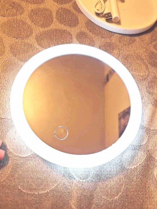 Козметично светещо огледало,ново