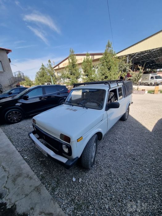 Niva yengil pikap pritsepi bilan