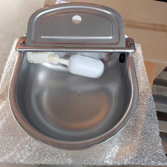 Автоматична поилка с купа от неръждаена стомана и обем от 2.5 литра