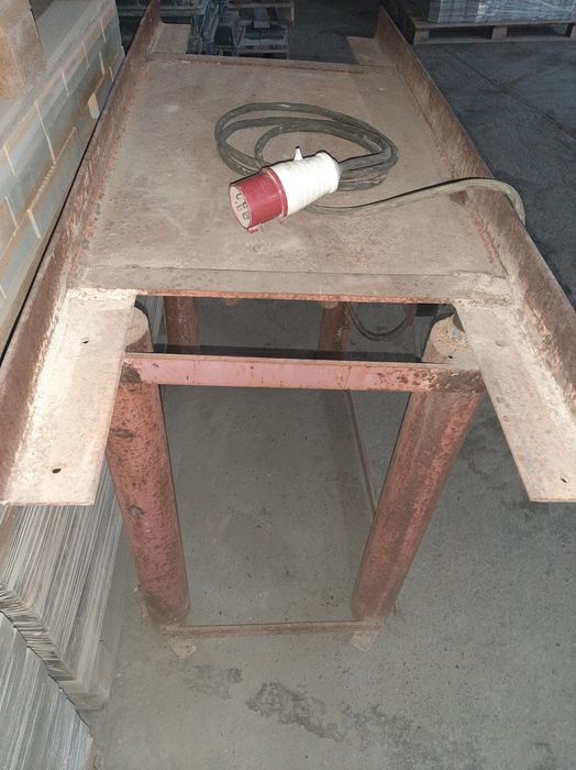 Продам вибростол универсальный.