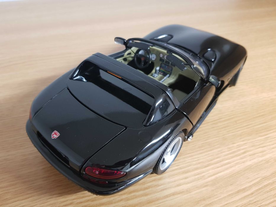Macheta Dodge Viper, scara 1/18, Burago