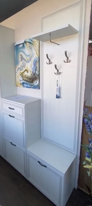 Продам белую прихожку