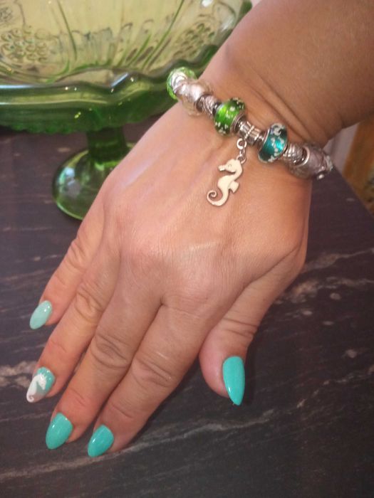 Дамска гривна с талисмани