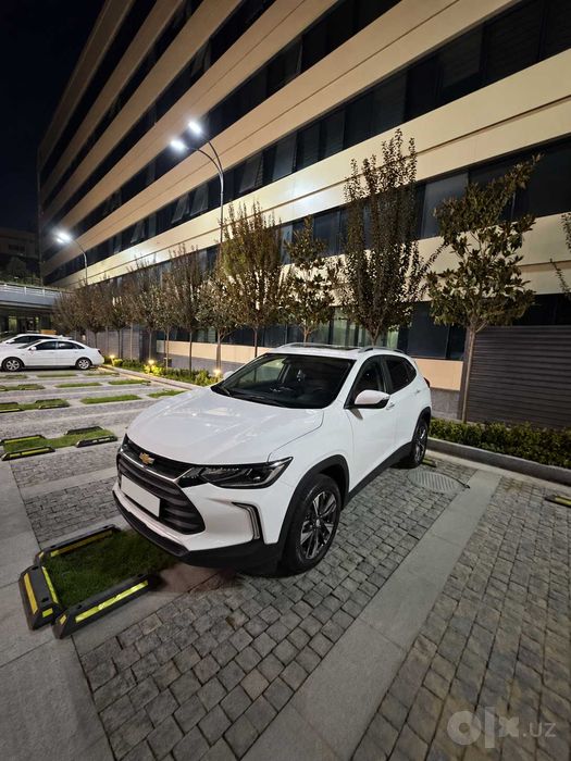 Продается Chevrolet Tracker 2 Premier Plus 2023 г., белый