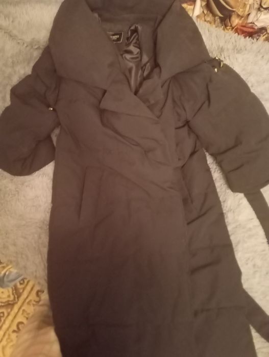 Обменяю пуховик за детский подарок Киндер или альпин кольд))