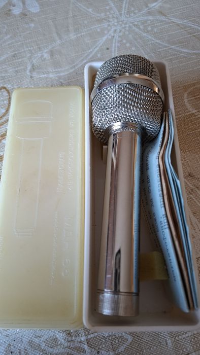 Чисто нов български ретро микрофон