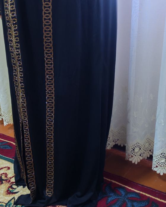 Abaya sotiladi yangi