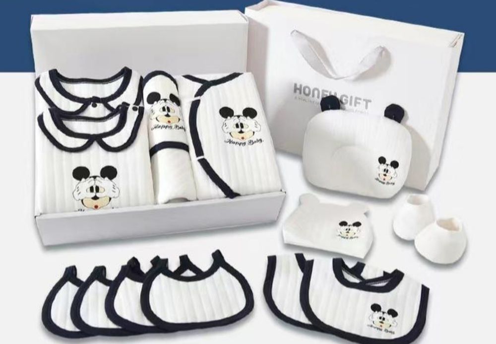 Продам набор детской одежды